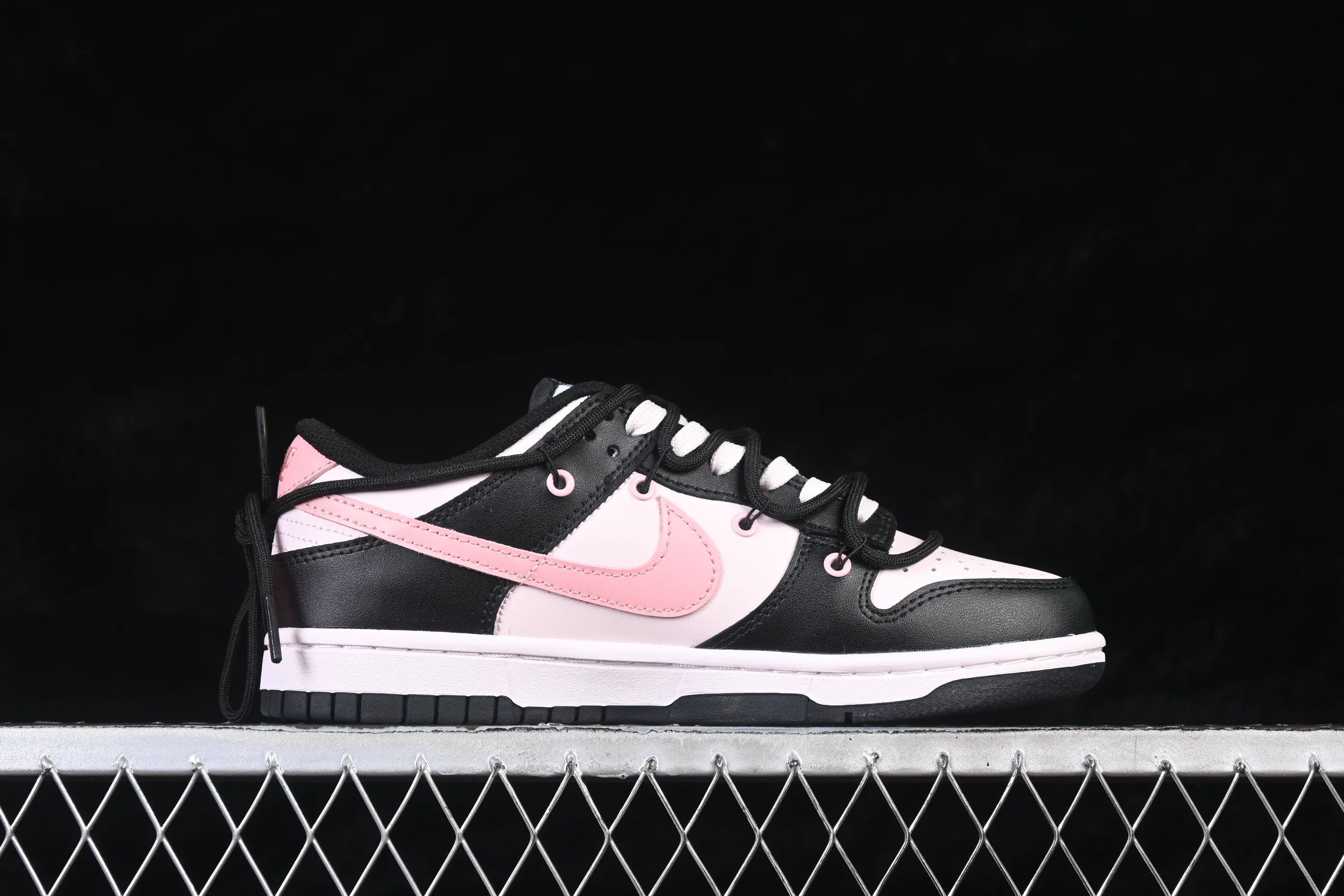All categories Nk SB Dunk series Nk SB Dunk Low low-top sneakers Nike SB Dunk Low raspberry black pink deconstructed strap casual sneakers BP1120-059
